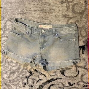 Free Planet light washed denim shorts. Size 14.